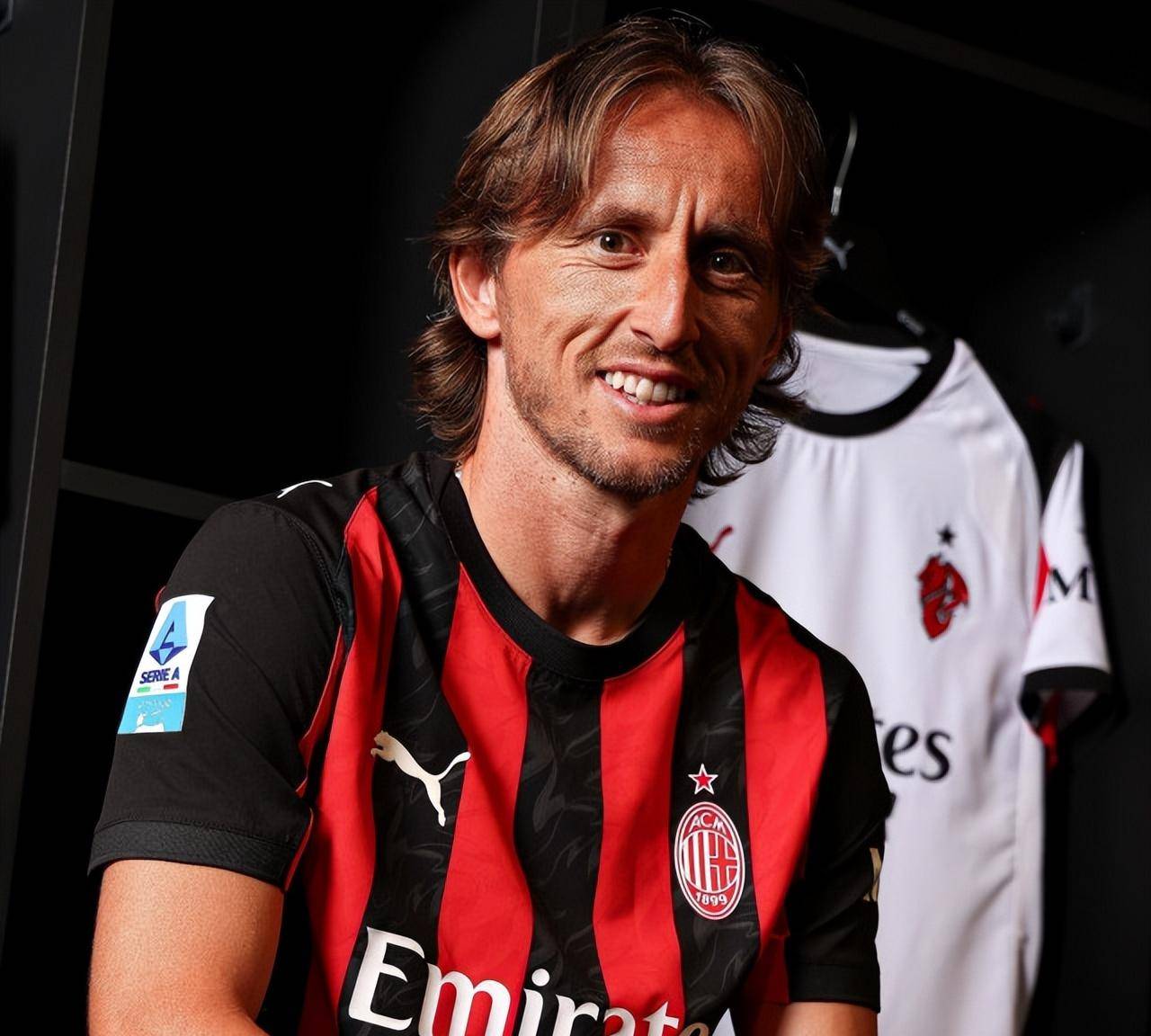 Jiejie不会去BLG！知情人：不出成绩，BLG就得解散！赞助商都跑了