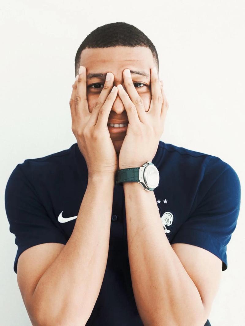 《无畏契约手游》黄金周：百万好礼、专属限定与超值福利大派送